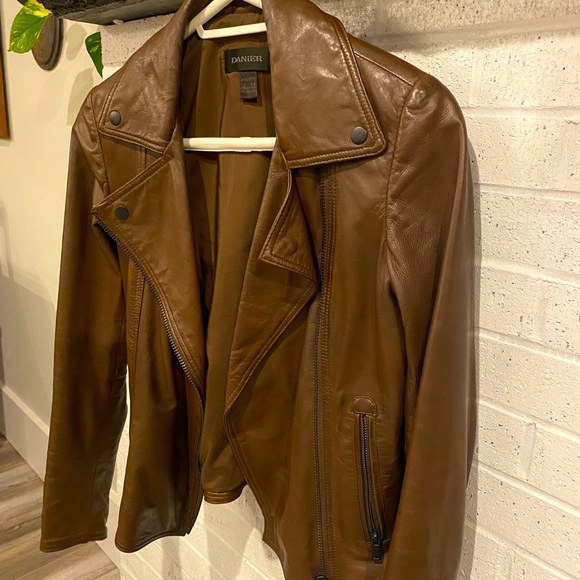 🐻 Danier Real Leather Jacket in Chocolate Brown - Picture 4 of 7